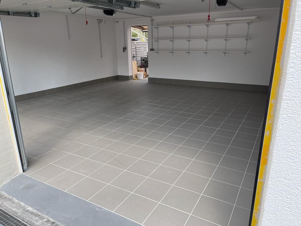 Beflieste Garage – abgeschlossenes Projekt von Adel Fliesenlegerfachbetrieb